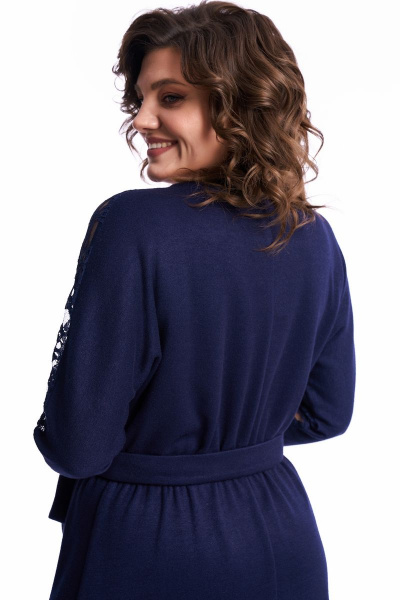 Платье из трикотажа с запахом и вставками гипюра Almirastyle 259 - фото 6