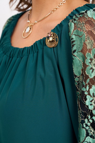 Демисезонное платье с сборкой и поясом из кружева Almirastyle 316 изумруд - фото 7