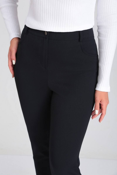 Деловые брюки зауженные из габардина с карманами и резинкой LeNata 10459 темно-синий - фото 3