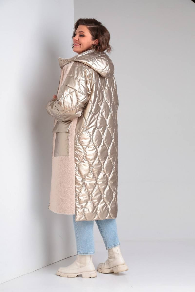 Пальто прямое из экомеха и плащёвой ткани на утеплителе BARBARA B204 бежевый+золото - фото 8