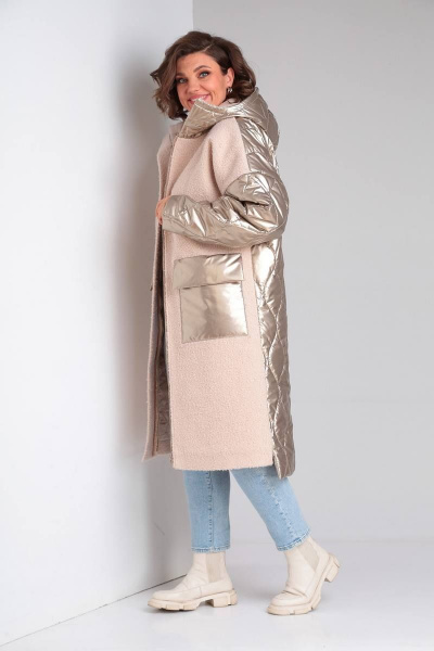 Пальто прямое из экомеха и плащёвой ткани на утеплителе BARBARA B204 бежевый+золото - фото 4