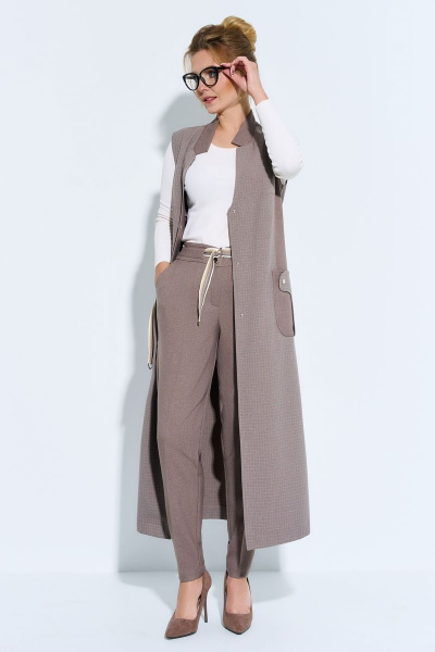 Бежевый костюм с жилетом и классическими зауженными брюками Euromoda 481 - фото 3