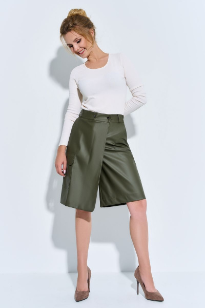 Зеленые эко-шорты с заниженной посадкой и накладными карманами Euromoda 477 - фото 2