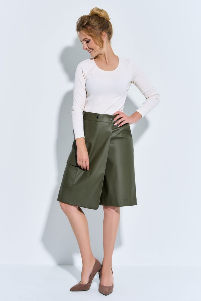 Зеленые эко-шорты с заниженной посадкой и накладными карманами Euromoda 477 - фото 1