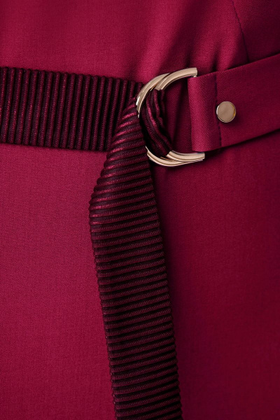 Платье полуприлегающее с имитацией запаха и мягким поясом Мишель стиль 1092-2 рубин - фото 4