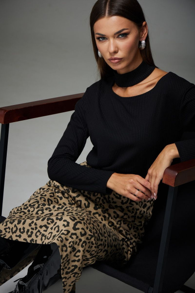 Джемпер спущенное плечо из трикотажа с стойкой воротником N.O.W. 1321 черный - фото 5