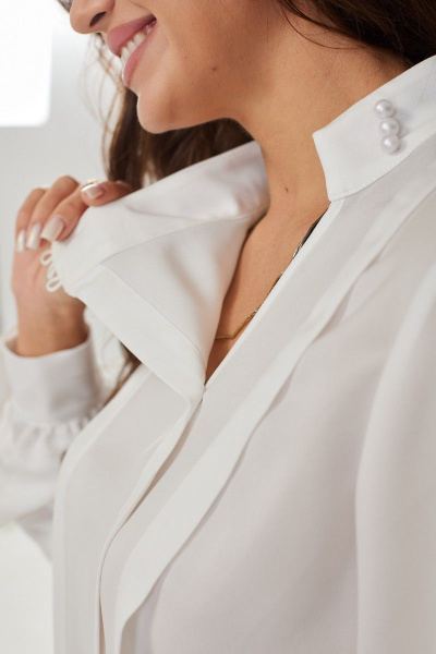 Деловая блузка из текстиля с воротником-стойкой MALI 623-060 белый - фото 10