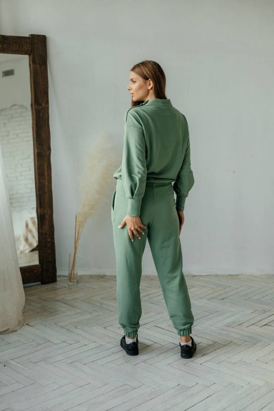 Зеленый утепленный жилет с карманами и подкладкой Стильная леди М-670 олива - фото 9