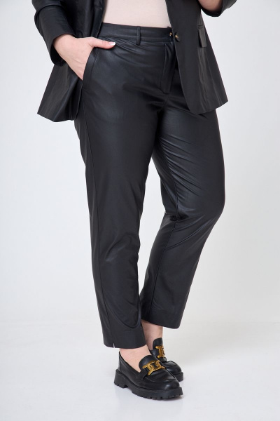 Классические брюки с заутюжеными стрелками и карманами БелЭльСтиль 586-2_87_22 экокожа черный - фото 3