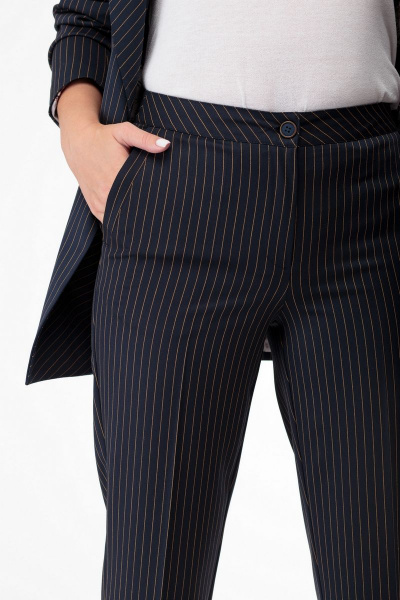 Стильные классические брюки из текстиля со стрелками БелЭльСтиль 596-2_89_22 т.синий_ полоска - фото 2