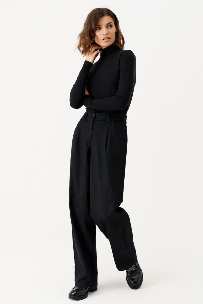 Черные демисезонные брюки из хлопка и текстиля Панда 151263w черный - фото 1