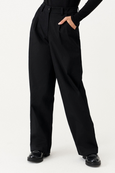 Черные демисезонные брюки из хлопка и текстиля Панда 151263w черный - фото 2