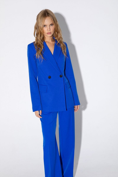 Костюм тройка из жакета, майки и брюк в деловом стиле PiRS 4818 ярко-синий - фото 3