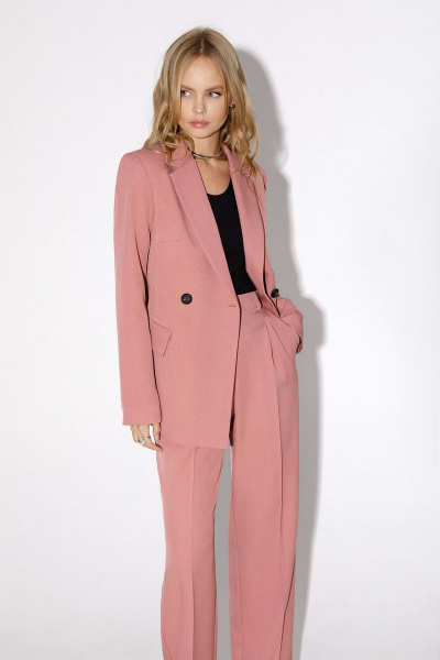 Деловой трикотажный комплект из жакета, майки и брюк PiRS 4818 розовый - фото 3