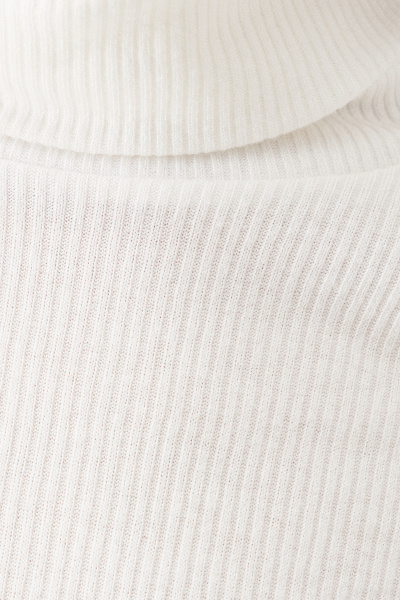 Демисезонный женский трикотажный джемпер с высоким воротником Панда 128840w молочный - фото 3