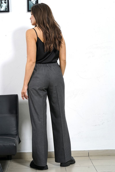 Серый демисезонный деловой костюм из текстиля с укороченным жакетом Медея и К 2221 стальной - фото 4