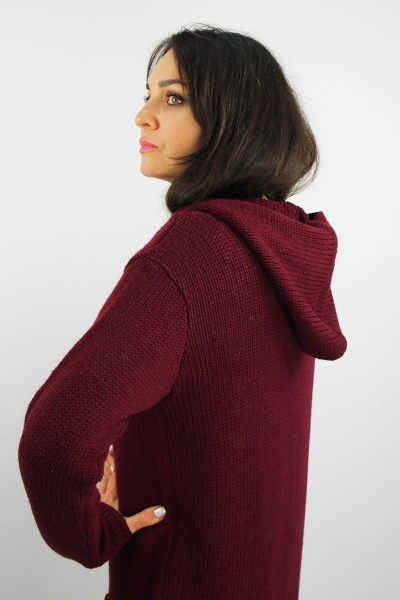 Красный жакет с капюшоном и вязкой отделкой Полесье С2701-18 8С8514-Д43 158,164 бургундский - фото 3