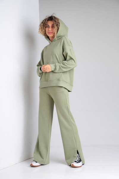 Демисезонный костюм из хлопкового трикотажа с худи и клеш-брюками HIT 3089/1 оливковый - фото 3