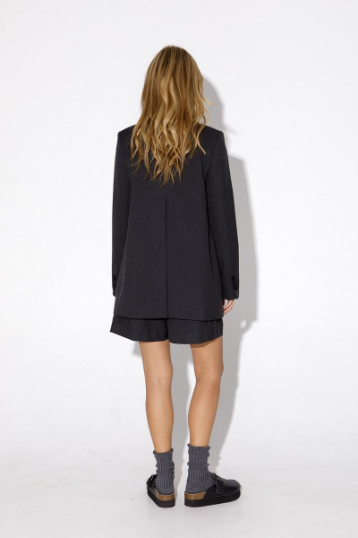 Костюм-двойка из трапециевидного жакета и высоких шорт PiRS 4877 - фото 7