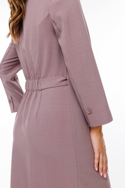 Деловое платье с запахом и разрезом на боковом шве SandyNa 130131 лилово-бежевый - фото 6