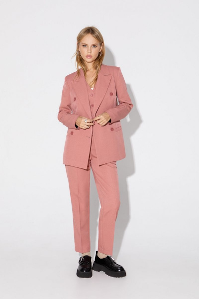 Деловой костюм-двойка из текстиля с укороченными брюками PiRS 5048 розовый - фото 4