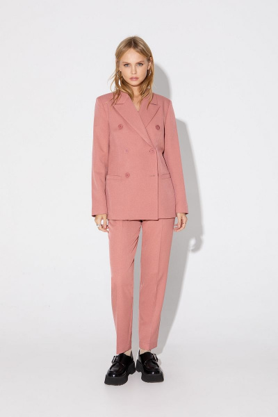 Деловой костюм-двойка из текстиля с укороченными брюками PiRS 5048 розовый - фото 3
