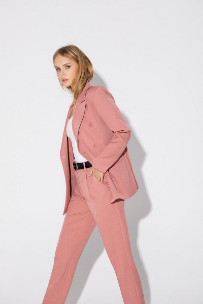 Деловой костюм-двойка из текстиля с укороченными брюками PiRS 5048 розовый - фото 2