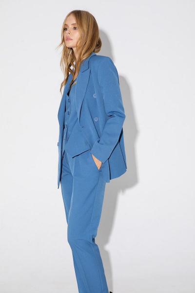 Деловой костюм-тройка из текстиля с жилетом PiRS 5049 голубой - фото 2