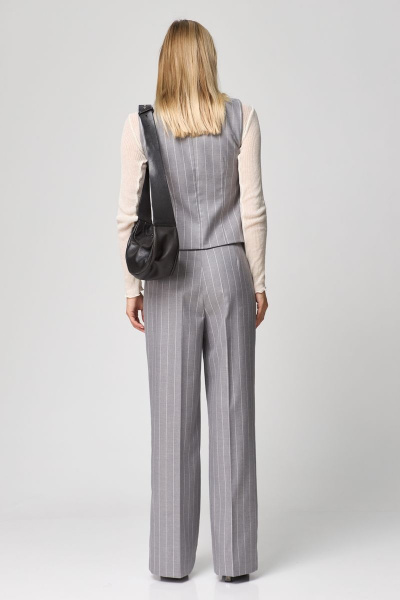 Приталенный жилет из костюмной ткани с вырезом V THE NAME 2236-1 серый - фото 3