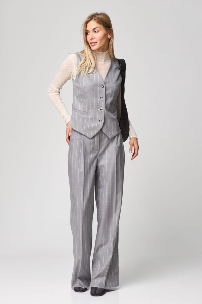 Приталенный жилет из костюмной ткани с вырезом V THE NAME 2236-1 серый - фото 1