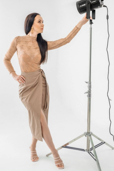 Юбка из эко-кожи на запах с разрезом Legend Style S-021 бежевый - фото 3