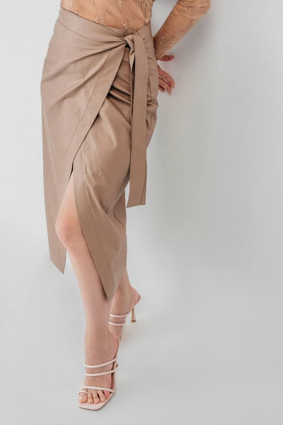 Юбка из эко-кожи на запах с разрезом Legend Style S-021 бежевый - фото 2