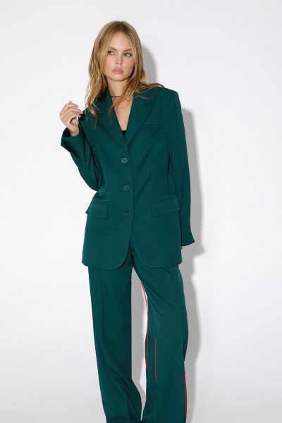 Деловой костюм из текстиля из свободного жакета, брюк и жилета PiRS 4922 - фото 2