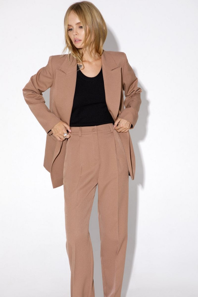 Костюм тройка: оверсайз жакет, жилет и прямые брюки PiRS 4928 бежевый - фото 7