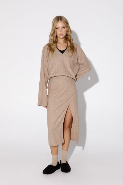 Костюм двойка: трикотажный джемпер и асимметричная юбка PiRS 4940 бежевый - фото 1