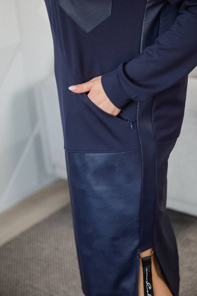 Демисезонное узкое платье с капюшоном и асимметрией ASV 2487 темно-синий - фото 8