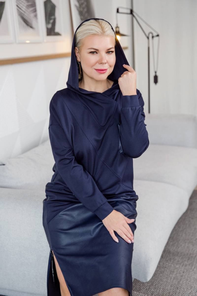 Демисезонное узкое платье с капюшоном и асимметрией ASV 2487 темно-синий - фото 5