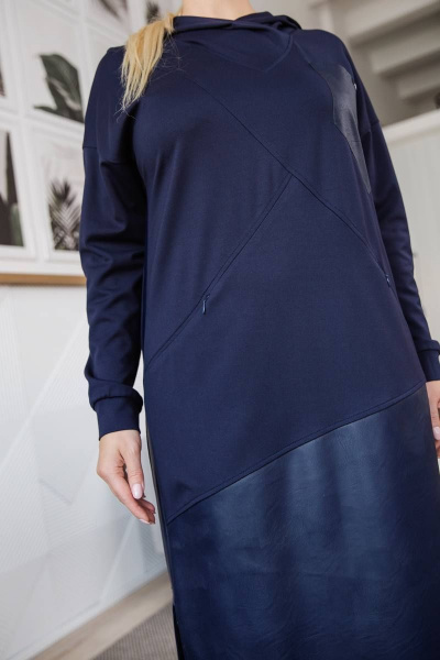 Демисезонное узкое платье с капюшоном и асимметрией ASV 2487 темно-синий - фото 4
