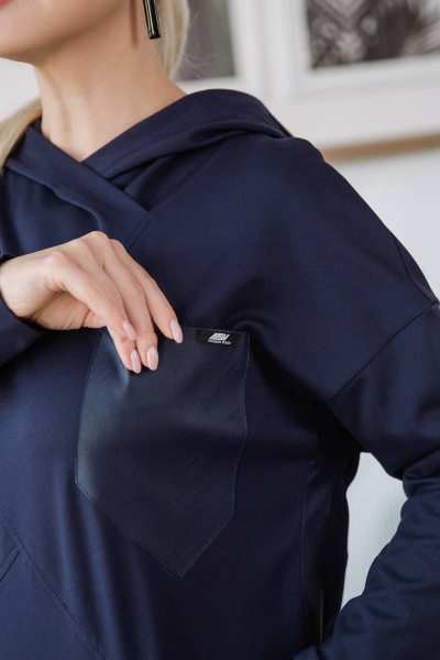 Демисезонное узкое платье с капюшоном и асимметрией ASV 2487 темно-синий - фото 3