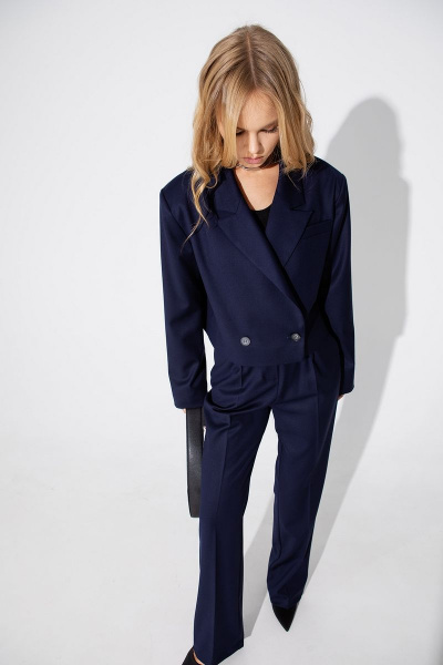 Костюм дво́йка из жакета оверсайз и широких брюк из вискозы PiRS 4982 синий - фото 3