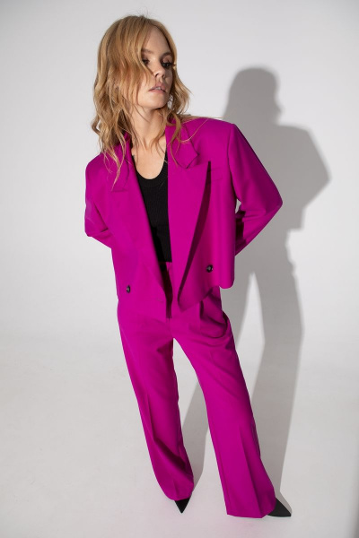 Демисезонный костюм-двойка из укороченного жакета и палаццо PiRS 4982 фуксия - фото 3
