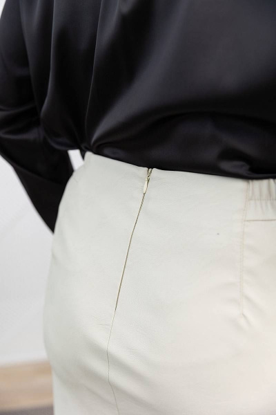 Юбка прямого силуэта из экокожи с резинкой и разрезом ASV 2537 бежевый - фото 4