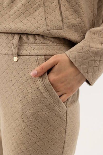 Бежевые спортивные брюки из трикотажа с разрезами Femme & Devur 90028 1.29F(164) - фото 2