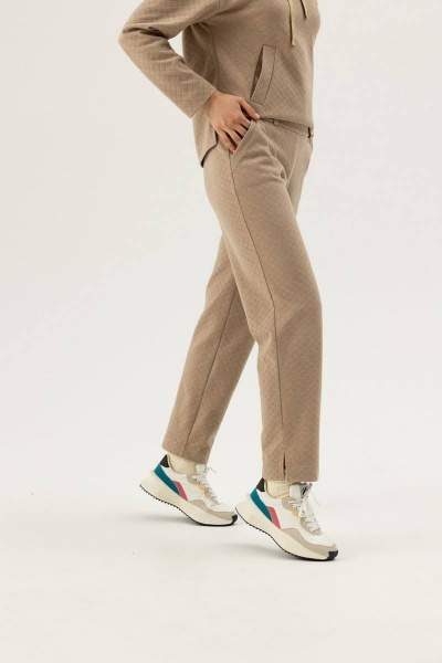 Бежевые спортивные брюки из трикотажа с разрезами Femme & Devur 90028 1.29F(164) - фото 1
