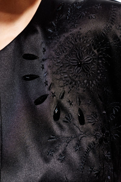 Платье приталенное миди с декоративной вышивкой ELLETTO 1974 черный - фото 8