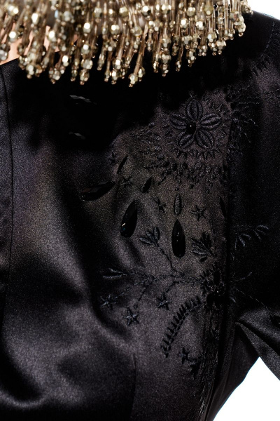 Платье приталенное миди с декоративной вышивкой ELLETTO 1974 черный - фото 7