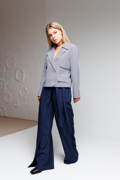Жакет и брюки с декоративными клапанами и притачным поясом Ambera Style 2050 синий - фото 1