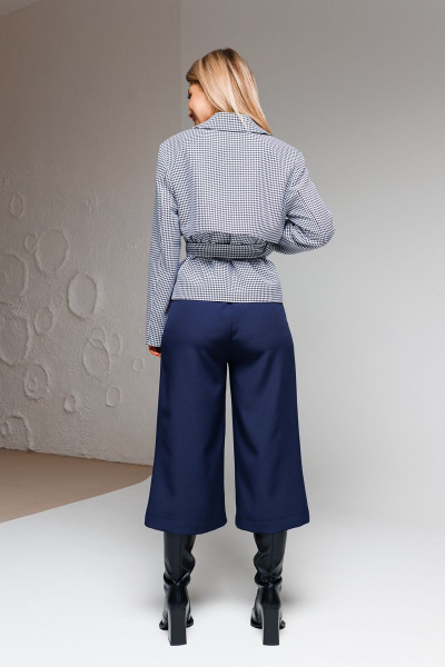 Жакет с поясом и кюлоты прямого силуэта из текстиля Amberа Style 2051 синий - фото 8