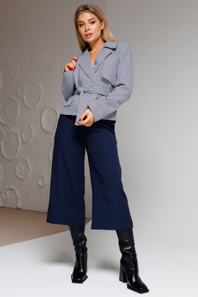 Жакет с поясом и кюлоты прямого силуэта из текстиля Amberа Style 2051 синий - фото 4