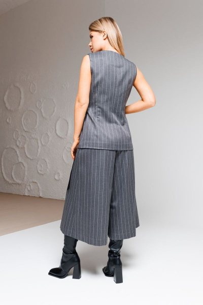 Жилет с застежкой на тесьму и юбка-брюки А-силуэта Ambera Style 2052 серый_полоска - фото 2